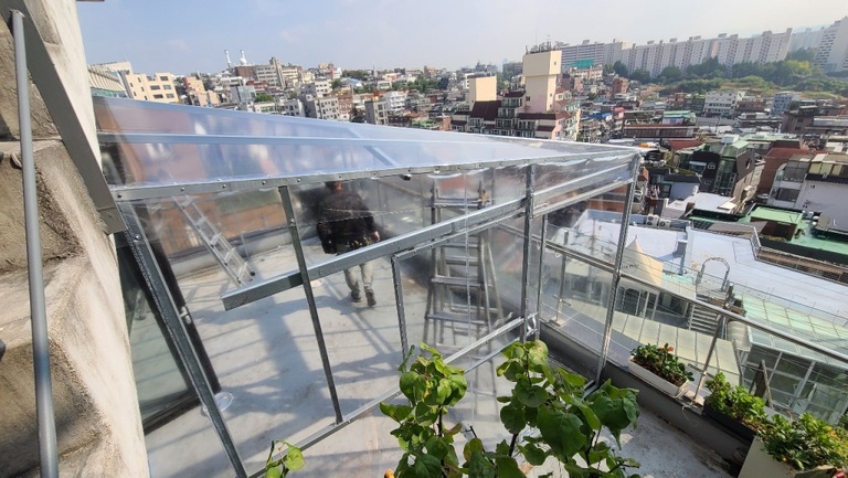 이태원 어글리소사이어티 (방풍막)
